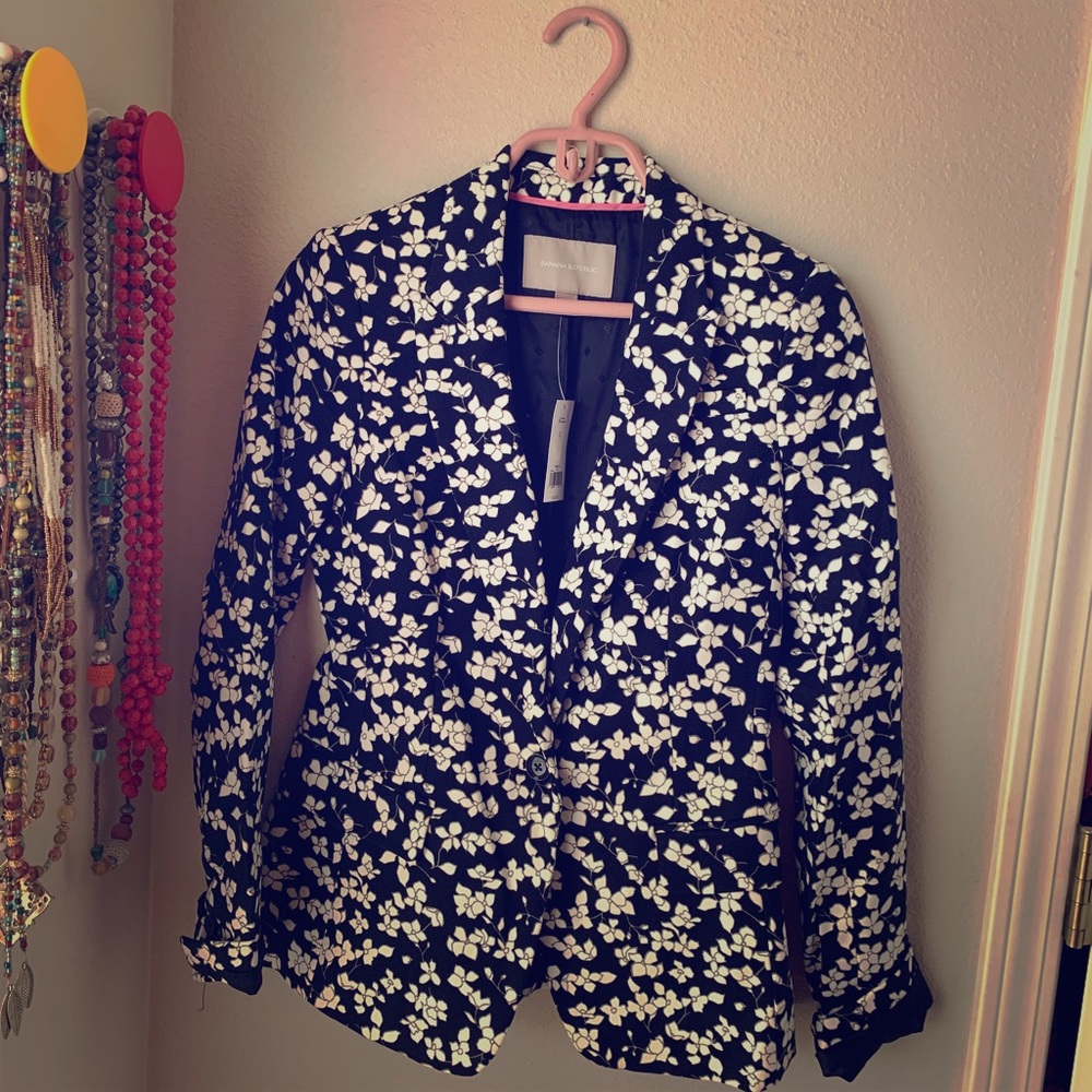 Black/white floral blazer NWT